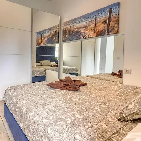 Modern With An Addictive Terrace View Los Cristianos (Tenerife)