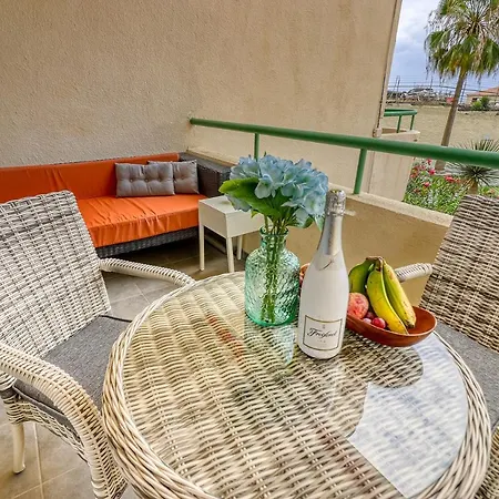 Modern With An Addictive Terrace View *